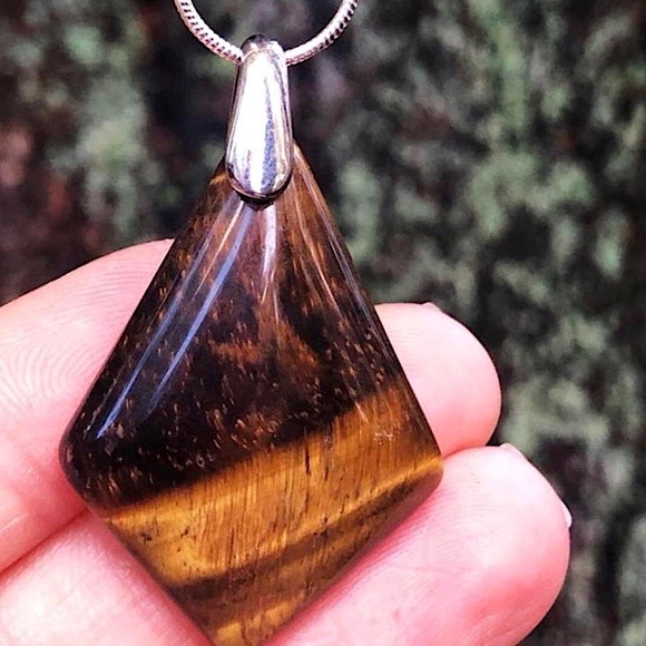 Tigers Eye Pendant Necklace With 925 Silver Plated Chain - Picture 2 of 2